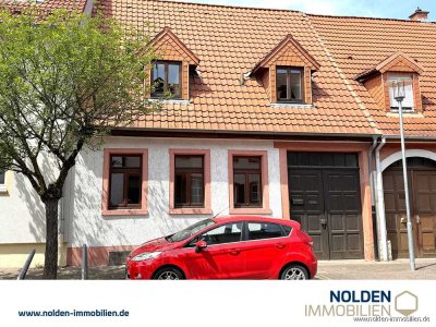 ***BEZAUBERNDES REIHENHAUS MIT GARTEN - MITTEN IN SCHWETZINGEN***