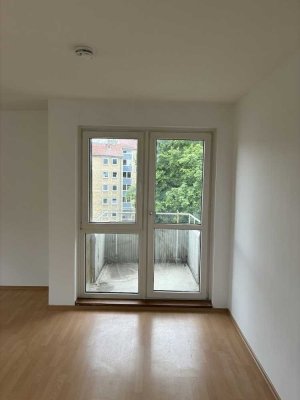 Zentral. Hell. Bezugsfertig – 3 Zimmer mit Balkon im Herzen der Stadt