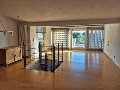 Helle 4-Zimmer Maisonette-Wohnung mit Balkon in Argenthal