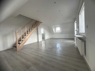 Sehr schöne 5 Zimmer Maisonette in einem Zweifamilienhaus mit Gartennutzung und großen Balkon