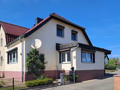 KLEINES REIHENENDHAUS MIT GROSSZÜGIGEM GRUNDSTÜCK IN GOLLMITZ!