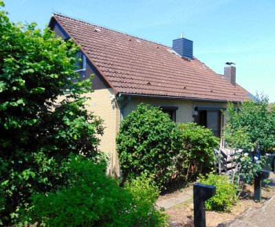 Topp gepflegte Doppelhaushälfte, moderne Aussttg, schöner Garten, Kaminofen, Carport, ruhige Lage!