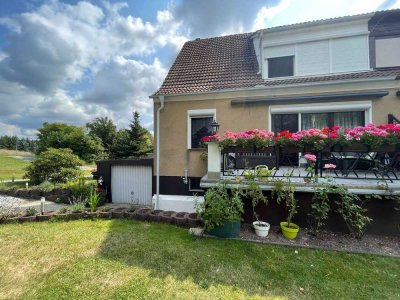 Zuhause ankommen – mit Blick ins Grüne und Kamin