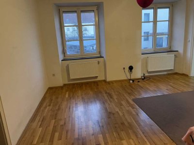 Schöne 2-Zimmer-Wohnung mit Einbauküche in Landshut (01.05.2024 bis 15.07.2024)