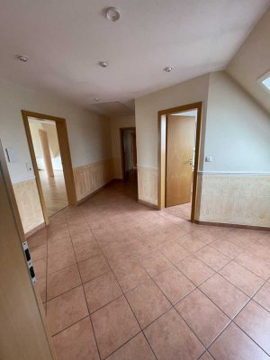 Schöne 4-Zimmer-DG-Wohnung mit gehobener Innenausstattung mit Einbauküche in Herford Diebrock