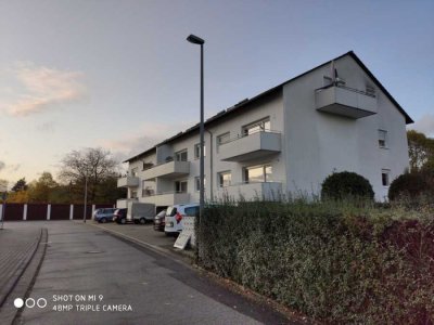 Provisionsfrei - Schöne 2 Zimmer Wohnung mit Balkon und Privatparkplatz in ruhiger Sackgasse