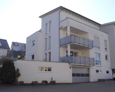 Nur für Kapitalanleger: Neuwertige 3,5 Zimmer OG-Wohnung