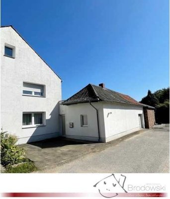 Einfamilienhaus und Anbauten mit Potenzial auf großzügigem Grundstück in Korschenbroich - Schlich