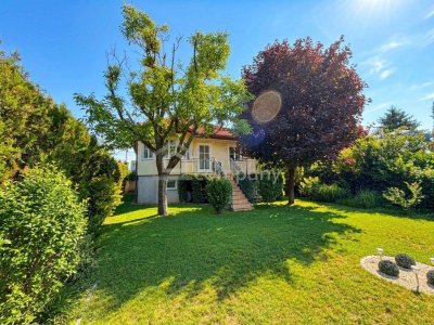 Charmanter Bungalow mit Garten, Terrasse &amp; Carport in 1220 Wien – 3 Zimmer, 74m²!