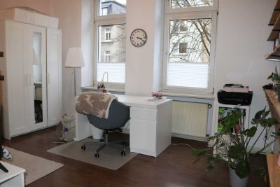 Schöne 3-Zimmer-Altbau-Eigentumswohnung mit Balkon in Gießener-Innenstadt