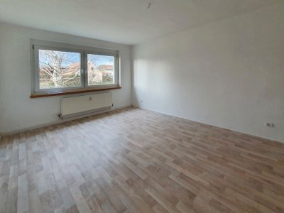 Gepflegte Wohnung mit zwei Zimmern und EBK in Frankfurt am Main