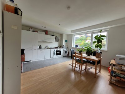 Schönes und modernes WG-Zimmer (3er WG). Souterrainwohnung in Kirchentellinsfurt, Kreis Tübingen