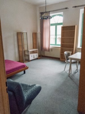 Möbliertes Zimmer 22qm in 3er WG