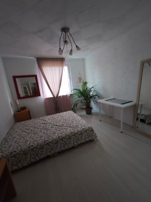 Möbliertes WG-Zimmer in Neuehrenfeld mit großem Wohnzimmer & Balkon