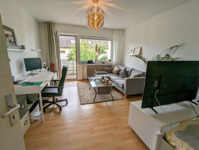 gepflegtes & renoviertes 38,5 qm Apartment mit 1 Zimmer, Wannenbad, Einbauküche, Balkon & Stellplatz