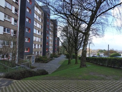 PROVISIONSFREIE Eigentumswohnung mit Stellplatz + Südloggia; Blick über Kettwig, 2 Spielplätze + hauseigene Grünanlagen, Nähe Wald und Ruhrpromenade