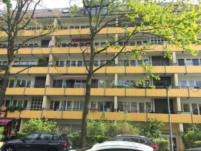 Bezugsfreie, sanierte 2-Zimmer-Wohnung mit 2 Balkonen