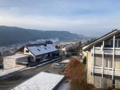 ☀️ Traumhafte Dachgeschosswohnung mit zwei Balkonen & Einbauküche – sonnige und ruhige Lage.