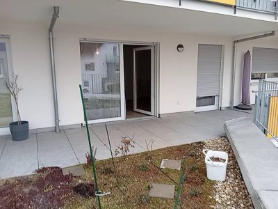 1,5 Zimmer- Wohnung ,behindertengerecht im 1.OG mit Dachterrasse und Gartenanteil in der Wohnanlage in Mönsheim“ Gesamte Fläche ca.48m², mit Kellerraum, Waschtrockner im Waschraum