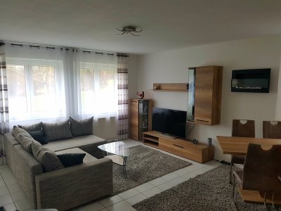Schöne 2.5 Zimmer Wohnung mit Gartenanteil (Sondernutzung) und Stellplatz zu vermieten