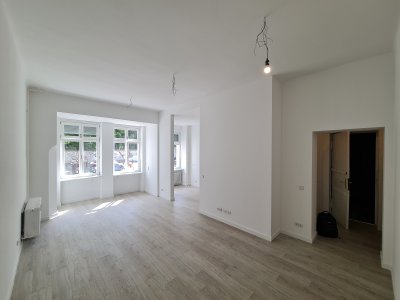 NEWly renovated 3 room ground floor apartment in Charlottenburg is looking for 2-3 roommates. -- NEU Renovierte 3 Zimmer Erdgeschoss Wohnung in Charlottenburg sucht 2-3 Mitbewohner