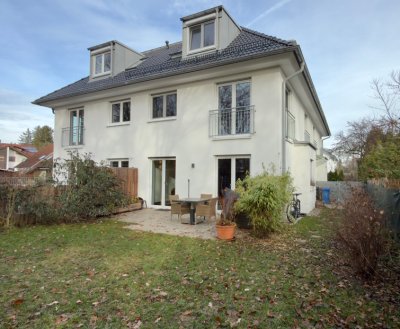 Stilvolles Quattrohaus auf drei Etagen idyllisch in Lochhausen