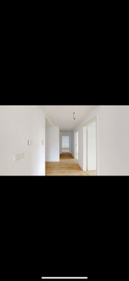 Helle 4- Zimmer Wohnung