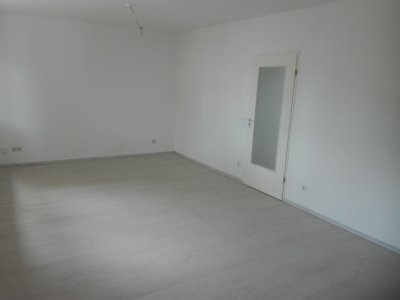 Helle 65 qm 2,5 Zimmer Wohnung im ersten Obergeschoss