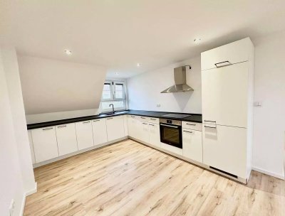 Sanierte Maisonetten-Wohnung mit Einbauküche: Stilvolle 2-Zimmer