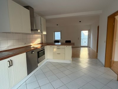 EBS-Studentin für 2er WG gesucht: Attraktive 3ZKB-Wohnung mit Balkon in ruhiger Lage von Eltville-Erbach, Nähe EBS