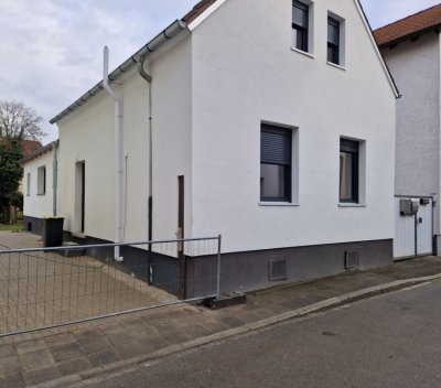 Privatverkauf: Modernes Einfamilienhaus in Friesenheim mit großem Garten