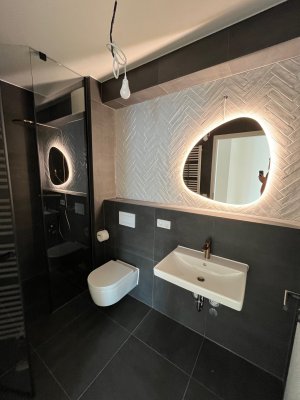 Erstbezug Elbbrücken: Helle 2 Zimmer, großer sonniger Balkon, Loft-Design Bad, Siemens-EBK