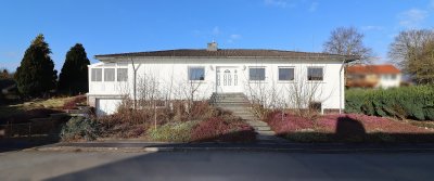 Warburg-OT: Renovierter Bungalow mit Einliegerwohnung sofort zu verkaufen!