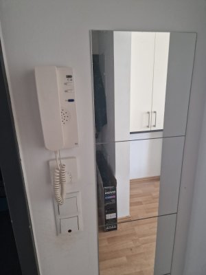 1 Zimmer Wohnung ,mit Balkon , Nachmi0eter gesucht (nur Student )