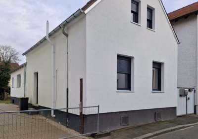 Kernsaniertes Einfamilienhaus mit modernem Anbau (provisionsfrei)