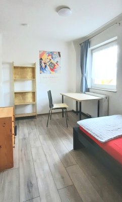 Schönes WG-Zimmer möbliert, Wlan Internet, Einbauküche, Garten, Toplage in Möhringen, Parksiedlung
