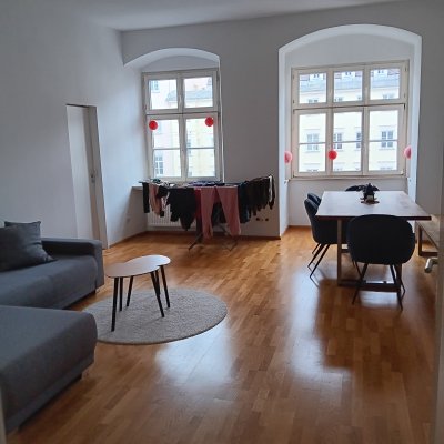 WG-Zimmer für Juni und Juli (oder länger)