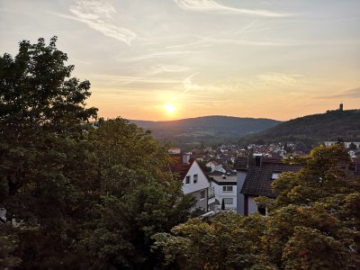 Exklusive 3-Zimmer-Wohnung mit Loggia & 4-Jahreszeiten-Fernblick auf Feldberg & Burg Königstein