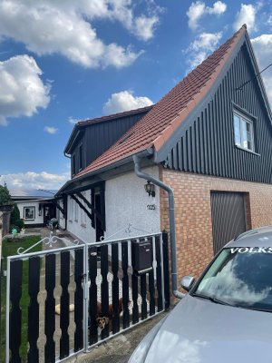 Haus zu verkaufen, freistehend, 3 Familienhaus mit Garten, Hof und Garage