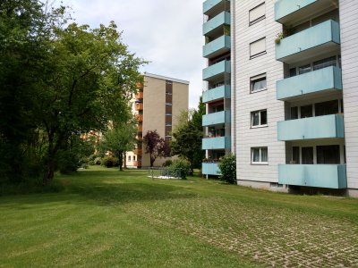 Schöne helle 2-Zi-Wohnung 68 m2, in FFB Stadt, 1. Stock, mit Küche + Bad + WC + Balkon, von Privat, Garage bei Bedarf!
