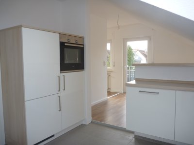 Helle provisionsfreie  3 Zimmer Wohnung mit 110 m² Wohnfläche und Balkon