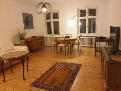 2 Zimmer einer 3 Zimmer WHG möbliert auf Zeit, zentrale ruhige Lage in Charlottenburg ab sofort bis max 01.07.2024