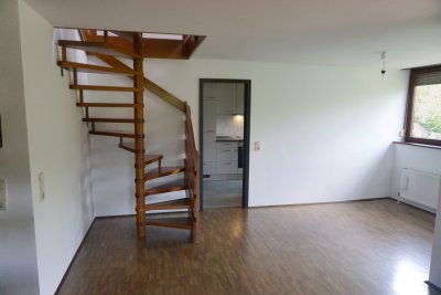 Zweistöckige Wohnung mit Balkon in Stuttgart-Ost