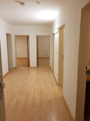 gGroßzügige Dreizimmerwohnung mit 2 Balkonen