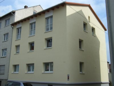 Die Wohnung befindet sich in einem 3 Fam. Haus. In der Nähe vom Theater. Auf Wunsch kann die Garage mit gemietet werden.