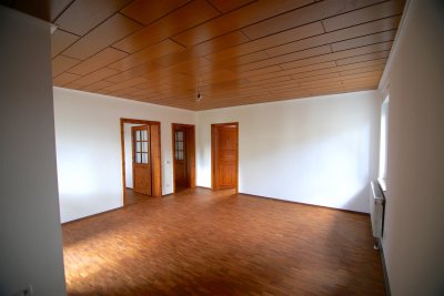 NEU - Schöne Wohnung im Altbaustil - 5ZKB-OG mit Einbauküche