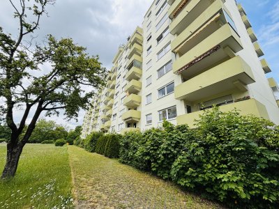 Stilvolle, sanierte, 2-Zimmer-Wohnung mit Balkon in