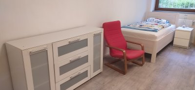 Ruhiges Zimmer im Souterrain