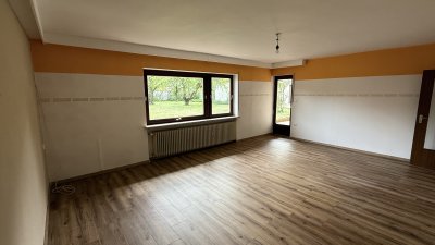 Sehr ruhige, helle und geräumige 3,5 Zimmer Wohnung mit Terrasse in Teublitz