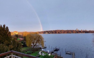 4-Zimmer-DG-Wohnung direkt am Wasser